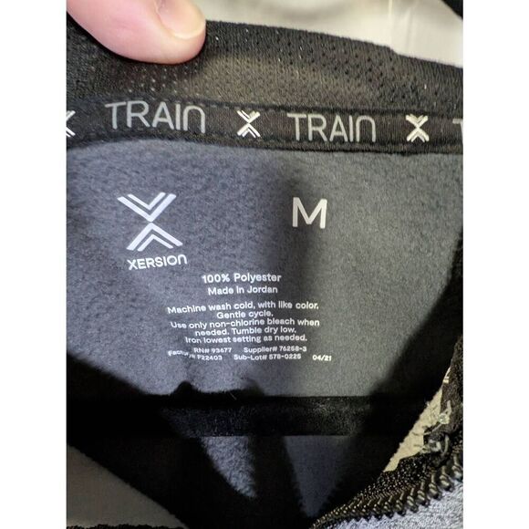 NWOT Xersion Gray and BlacK Full-zip Athletic hoodie Black Sleeves and Side pane - Picture 3 of 4